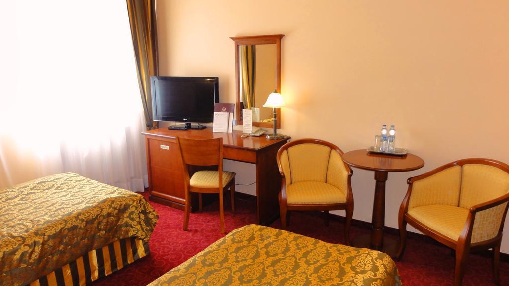 Hotel Wellness & Spa Nowy Dwor Rzeszow Room photo